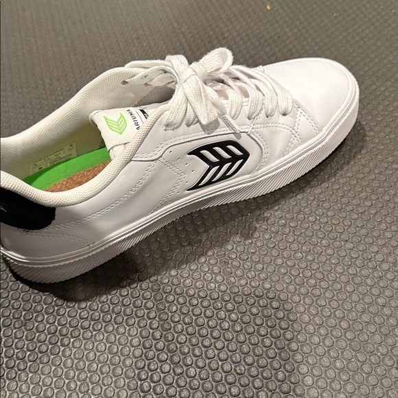 Cariuma White and Black Leather Athletic Shoes - Picture 4 of 6